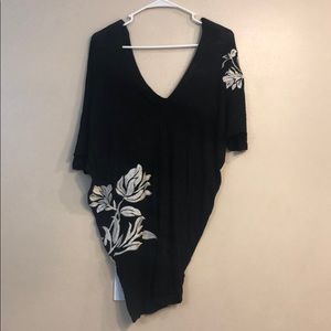 Love Culture Black blouse with white flower print